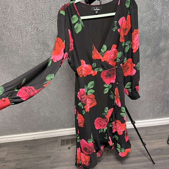 Lulu’s - Floral Maxi Dress with slit - Picture 1 of 7